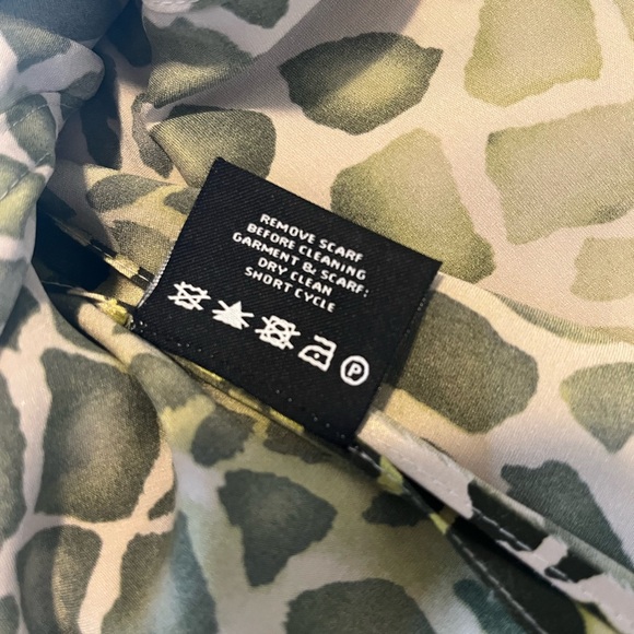 95% Silk Vintage Carlisle Blouse - Picture 7 of 8